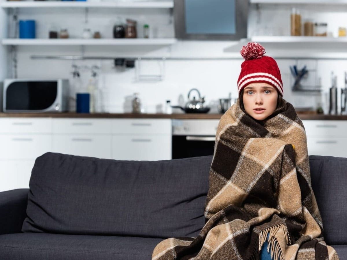 How to stay warm on a budget at home. Our 6 winter tips! - Plum